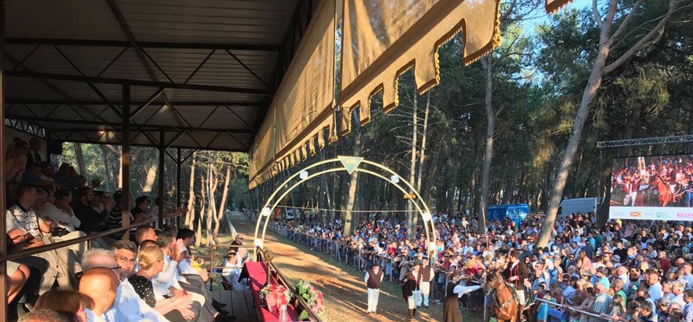 Trka na prstenac prezentacija je turističkoga, kulturnoga i povijesnoga nasljeđa Barbana i Istre